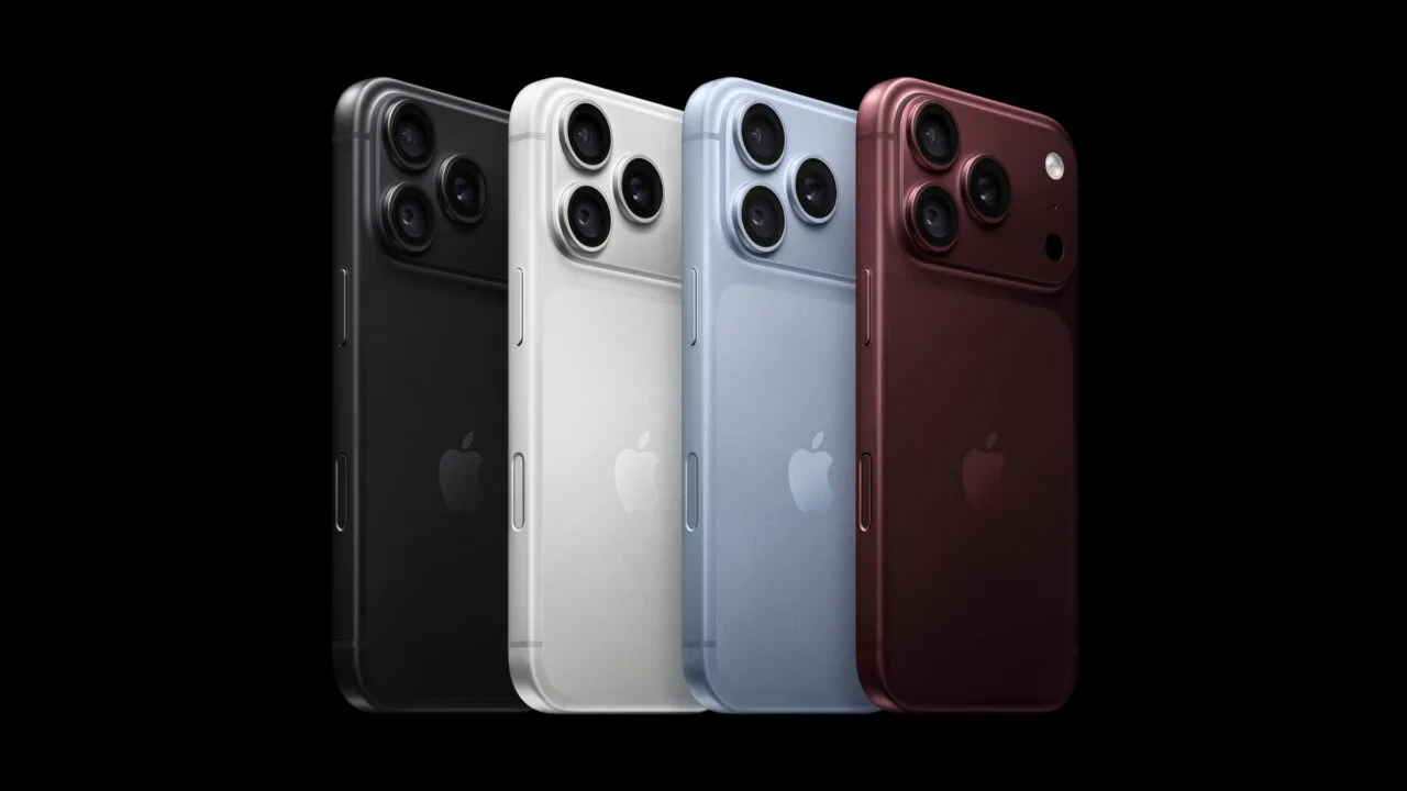 iPhone 18 Pro in vier Farben nebeneinander vor schwarzem Hintergrund, Rückseiten mit Drei-Kamera-System
