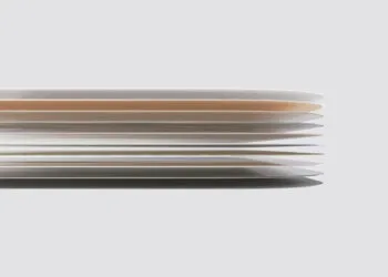 iPhone Duo Display: seitliche Ansicht des Schichtaufbaus im faltbaren inneren Display, mit mehreren ultradünnen Lagen übereinander