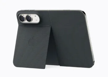 iPhone Duo Max Gerüchte: iPhone Duo der ersten Generation im Folio mit ausgeklapptem Ständer