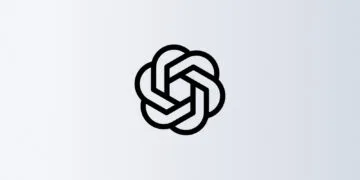 OpenAI pausiert Training: schwarze OpenAI-Blüte auf hellgrauem Farbverlauf
