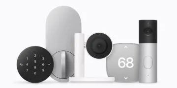 Apple Home Collection mit Zahlenfeld und Innenseite des Türschlosses, einer Kamera auf Standfuß, einem Thermostat und einer Video-Türklingel nebeneinander