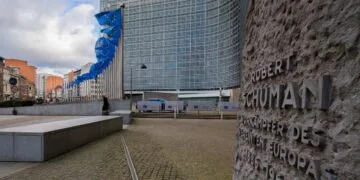 EU-Flaggen vor dem Berlaymont-Gebäude in Brüssel, dem Sitz der EU-Kommission, an die sich der Apple-Lobbyismus richtet