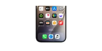 Apple Music App-Icon in iOS 27.2 im hellen und dunklen Erscheinungsbild, links schwarze Note auf Weiß, rechts weiße Note auf Schwarz im Dock