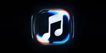 Die neue weiße Note von Apple Music in einer gläsernen Icon-Form mit bunten Lichtkanten vor schwarzem Hintergrund – Standbild aus dem Video zum neuen Erscheinungsbild