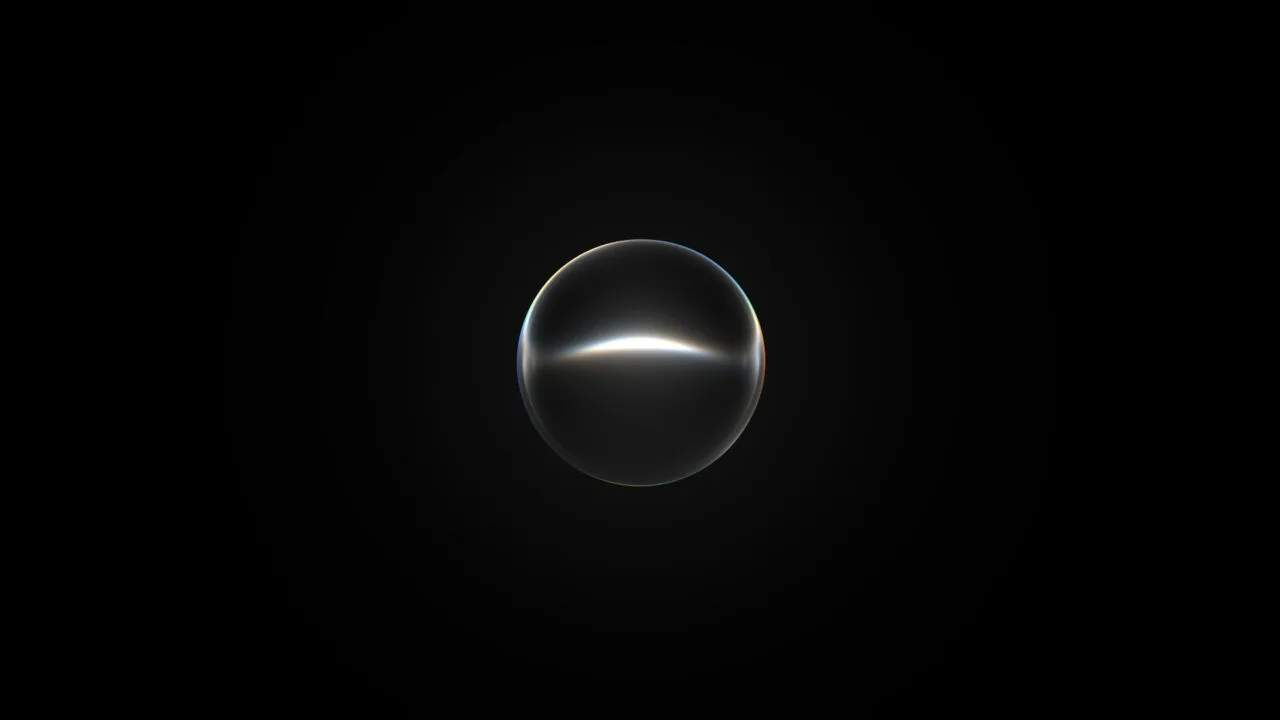 Leuchtende, gläsern wirkende Kugel auf schwarzem Hintergrund als Motiv zu Siri AI auf dem Apple TV 4K
