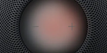 HomePod Sound Glow: Oberseite eines HomePod mit rötlich leuchtender Touch-Fläche, Plus- und Minus-Symbol und dunklem Gewebe ringsum