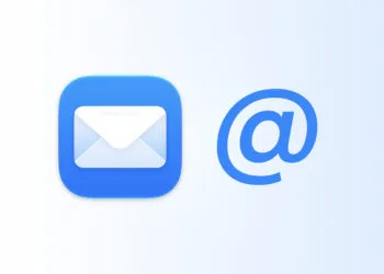 Icon von iCloud Mail neben einem blauen @-Zeichen auf hellblauem Verlauf – Symbol für den iCloud Mail Alias