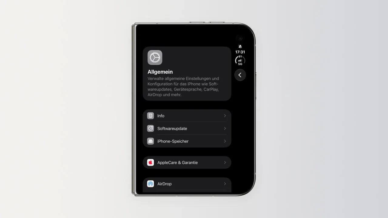 iOS 27.3: iPhone Duo im zugeklappten Zustand mit geöffneten Einstellungen unter Allgemein, darunter der Eintrag Softwareupdate