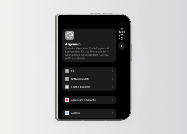 iOS 27.3: iPhone Duo im zugeklappten Zustand mit geöffneten Einstellungen unter Allgemein, darunter der Eintrag Softwareupdate