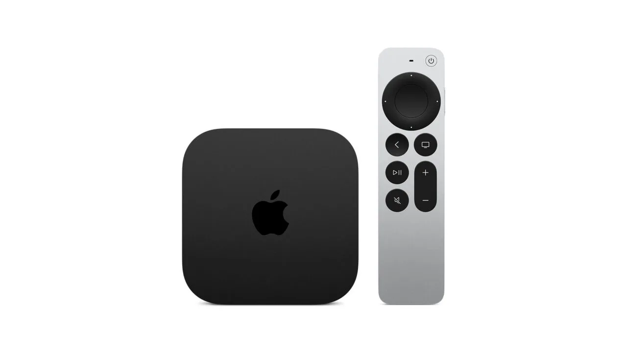 Apple TV 4K mit Siri Remote vor weißem Hintergrund – den Arbeitsspeicher der Box nennt Apple selbst nicht