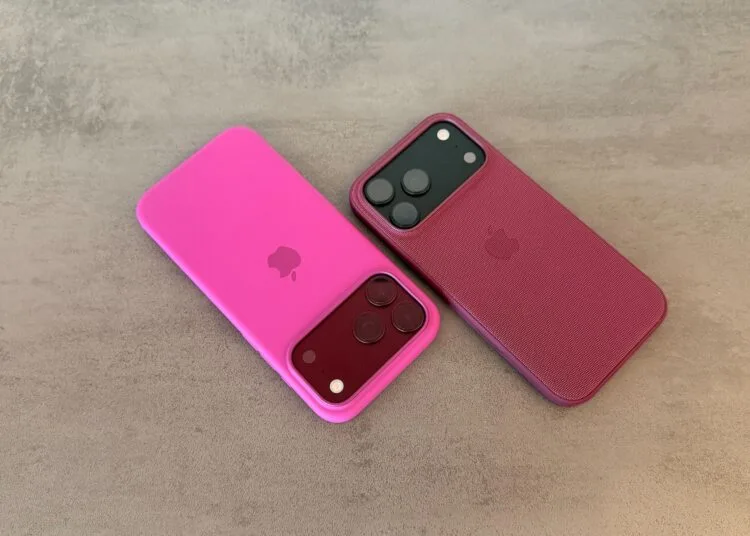 iPhone Marktanteil: zwei iPhone 18 Pro Max in Hüllen in Pink und Beerenrot auf einer grauen Steinoberfläche