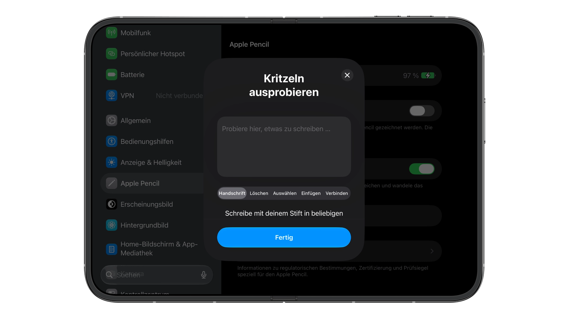 Übungsfeld „Kritzeln ausprobieren“ auf dem iPhone Duo mit den Gesten Handschrift, Löschen, Auswählen, Einfügen und Verbinden für den Apple Pencil
