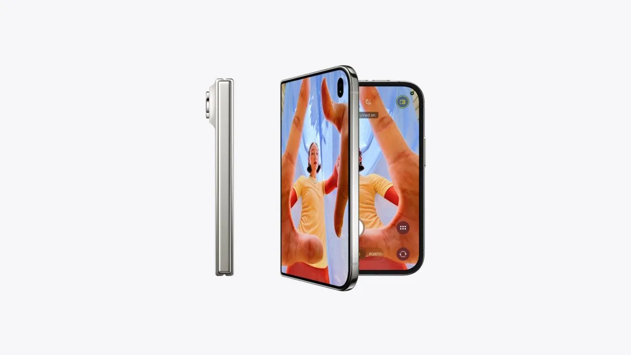 iPhone Duo in Sternenweiß zugeklappt von der Seite und aufgeklappt mit Kamera-App – auf dem iPhone Duo soll sich der Fokus direkt am Sperrbildschirm schalten lassen