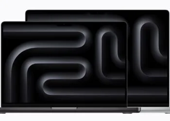Zwei aufgeklappte MacBook Pro in Space Schwarz und Silber mit Notch am oberen Displayrand, das bisherige Design vor dem MacBook Pro Touchscreen