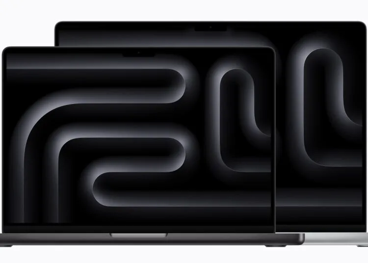Zwei aufgeklappte MacBook Pro in Space Schwarz und Silber mit Notch am oberen Displayrand, das bisherige Design vor dem MacBook Pro Touchscreen