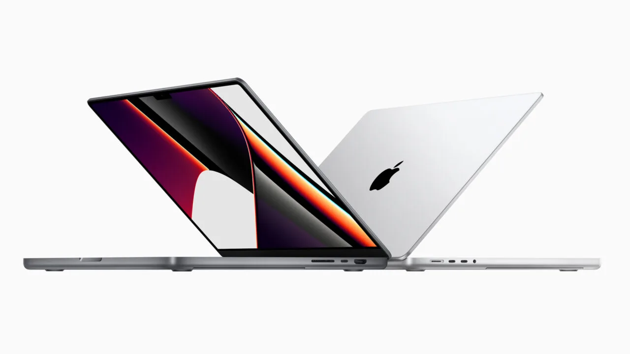 MacBook Pro Touchscreen: das bisherige MacBook Pro in Space Grau und Silber, aufgeklappt hintereinander