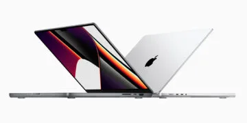 MacBook Pro Touchscreen: das bisherige MacBook Pro in Space Grau und Silber, aufgeklappt hintereinander