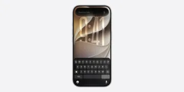 iPhone mit dem Eingabefeld von Siri AI und geöffneter Tastatur – auf EU-iPhones fehlt Siri AI bislang